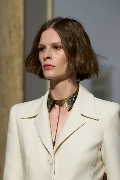 Look 30